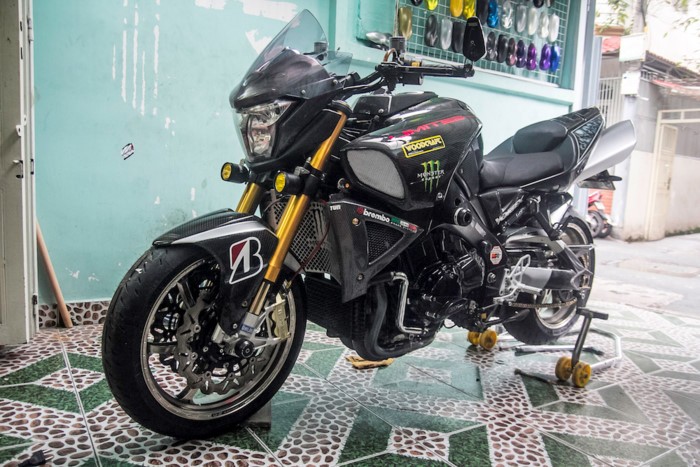 Xe moto Suzuki B-King &quot;do khung&quot; cua dan choi Sai Gon